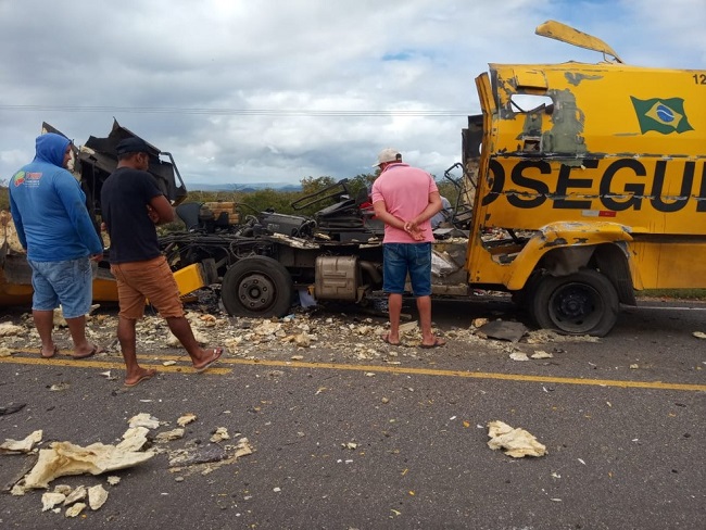 Carro-forte é explodido na Bahia