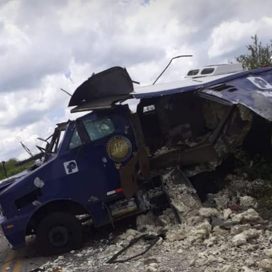 Criminosos explodem carro forte no Sertão de Pernambuco