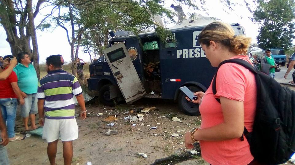 18° assalto este ano: Bandidos explodem carro-forte em São Bento do Una