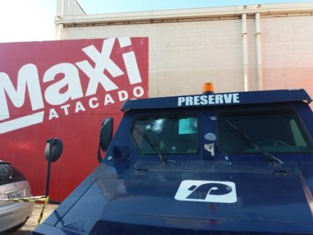 ASSALTO A CARRO-FORTE EM OLINDA DEIXA DOIS VIGILANTES FERIDOS